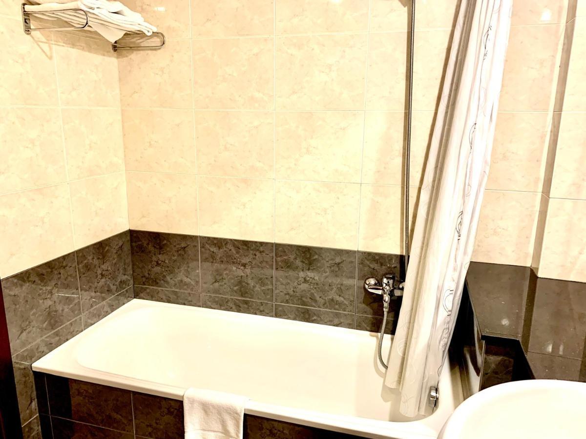 Hotel Arumí Santa Eugenia de Berga Buitenkant foto