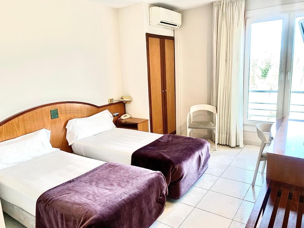 Hotel Arumí Santa Eugenia de Berga Buitenkant foto