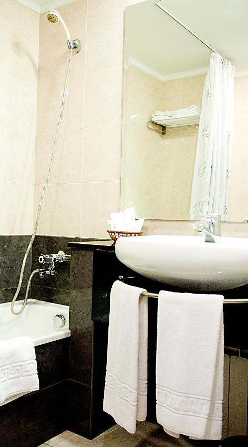 Hotel Arumí Santa Eugenia de Berga Buitenkant foto
