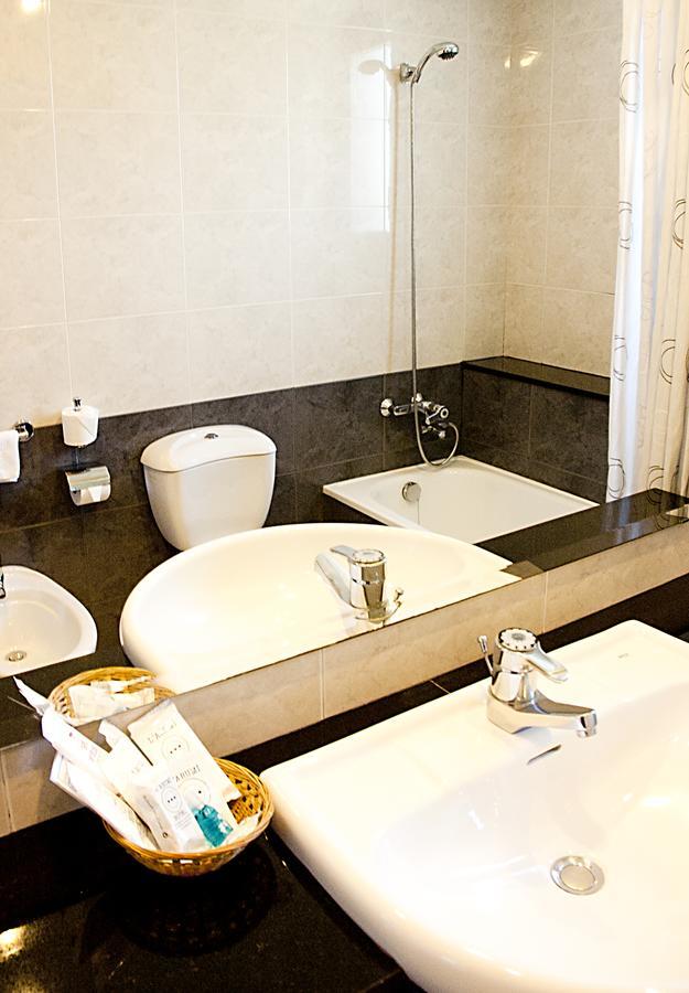 Hotel Arumí Santa Eugenia de Berga Buitenkant foto